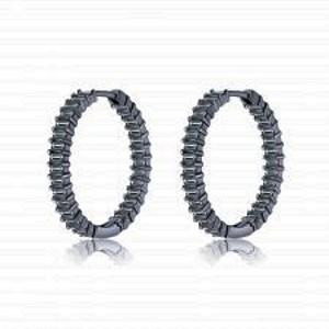 Par aros argolla, rodio negro, con piedras baguettes internes y externas, diametro interno aprox 2,5 cm