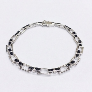 Pulsera Link1945 Rectangular plateada con piedras negras x21