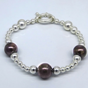 pulsera bolitas y piedras marrones