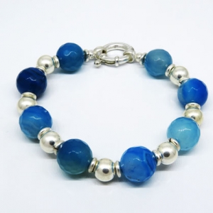 Pulsera con bolitas y piedras turquesa, cierre marinero