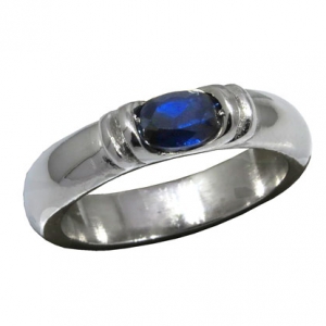 anillo oval con trabas