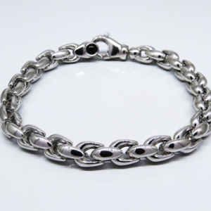 pulsera eslabonada blanca con zafiros en el cierre, chica