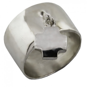 anillo ancho con cruz colgante