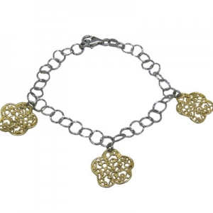 pulsera eslabones redondos con 3 dijes flores caladas enchapadas