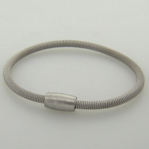 pulsera oruga simple blanco