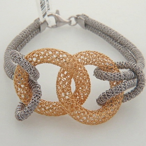pulsera nudo doble tejida calada blanca con doble centro oval rosado