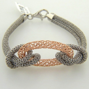 pulsera nudo doble tejida calada blanca con centro oval rosado