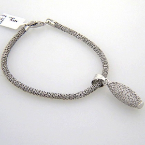 pulsera entretejida blanca con dije colgante ovalado 