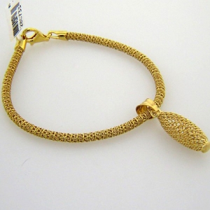 pulsera entretejida dorada con dije colgante ovalado