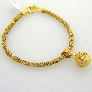 pulsera entretejida dorada con dije colgante redondo