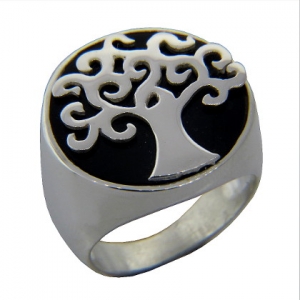 anillo fondo negro arbol de la vida